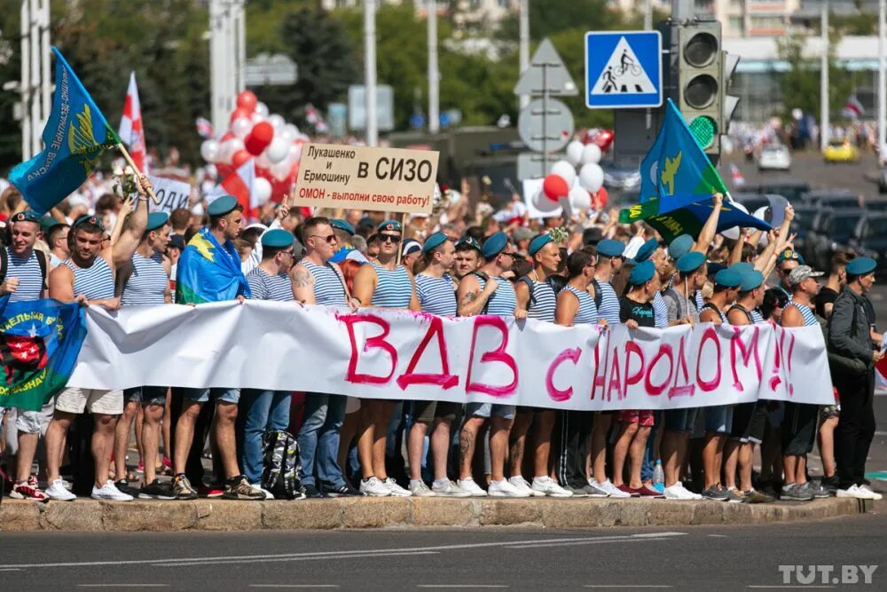 протесты в беларуси 2020 за лукашенко. митинг 16. митинг в минске 16 августа 2020. митинги в белоруссии 2020 против лукашенко. протесты в минске.