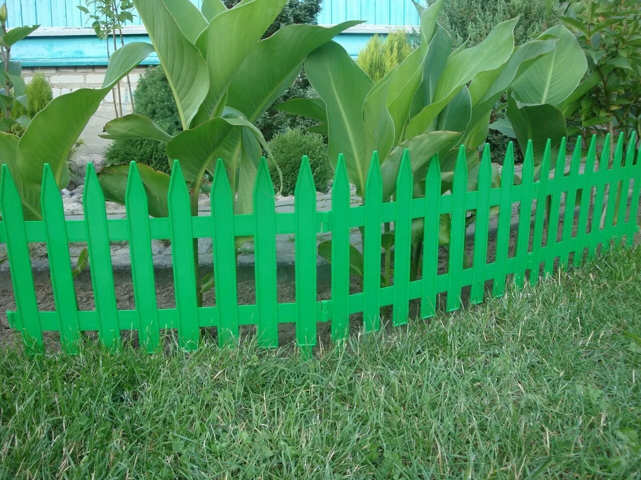 Купить декоративный заборчик для клумбы. Садовый заборчик Палисад зеленый. Забор декоративный ПОЛИМЕРСАД. Забор PALISAD 65005. Заборчик частокол 3м (7шт h28) зеленый.