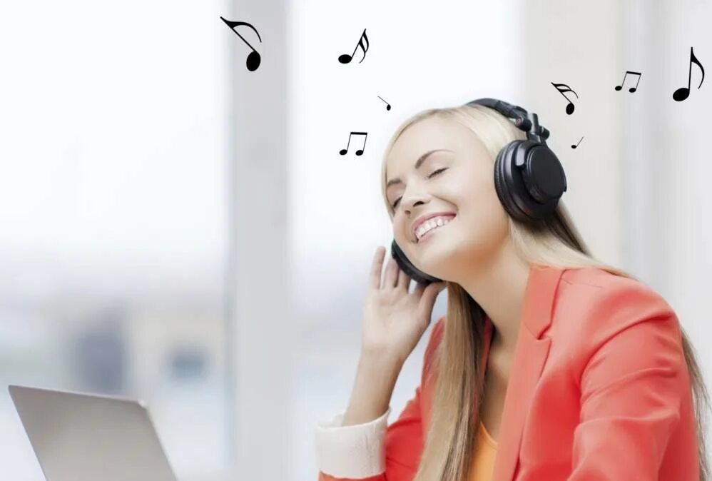 Дизайнер носимых устройств для безопасности. Офис профессия в баку. Искусственный интеллект. Наушники черные. Наушники.