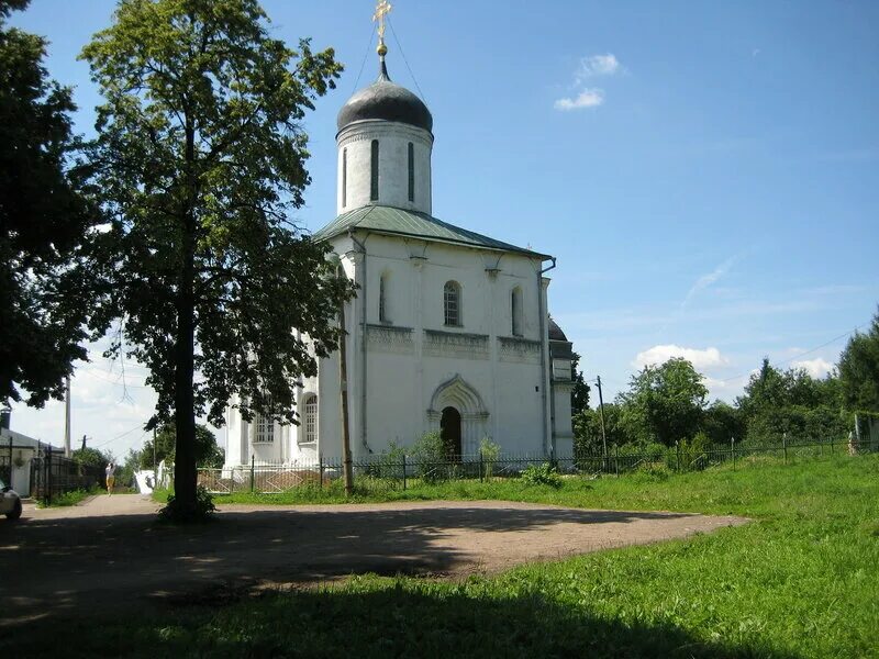 Храм успения на городке в звенигороде. Успенский собор на городке в звенигороде. рождественский собор в звенигороде. успенский собор на городке в звенигороде автор.