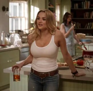 Hunter King added very important plot to the TV show 'Life in Pieces&a...