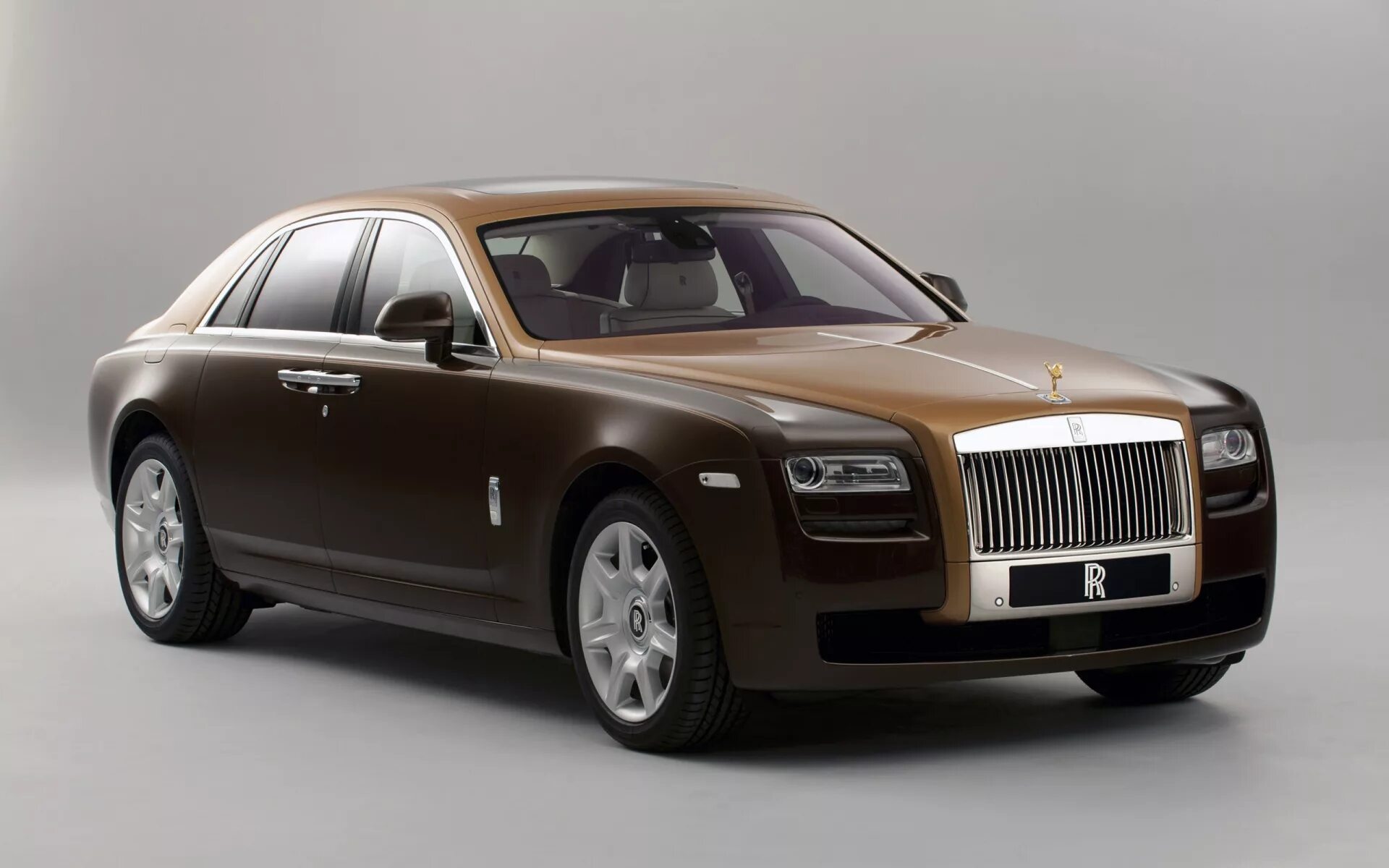 1 rolls royce. Машина Rolls Royce Ghost. Rolls Royce Ghost 2009. Роллс Ройс коричневый. Rolls Royce 2.