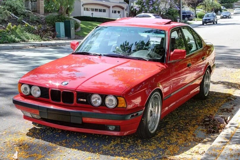 Е34 красная. BMW m5 e34 Red. BMW e34 красная. BMW 520i e34. BMW e34 525i.