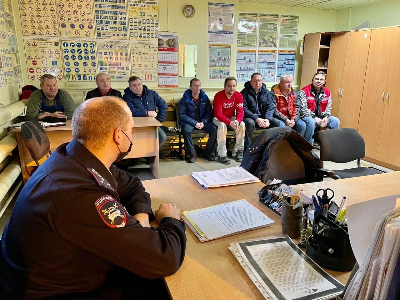 автошкола судоводитель великий новгород. нижегородские водители остановили поток машин ради спасения щенка. работа великий новгород водитель свежие. работа водителем. работа великий новгород водитель свежие.