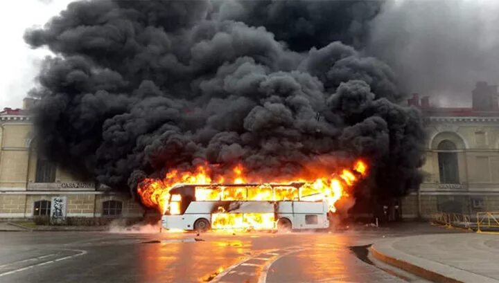 Пожар в Санкт-Петербурге автобус. Возгорание автобусов в Санкт Петербурге.