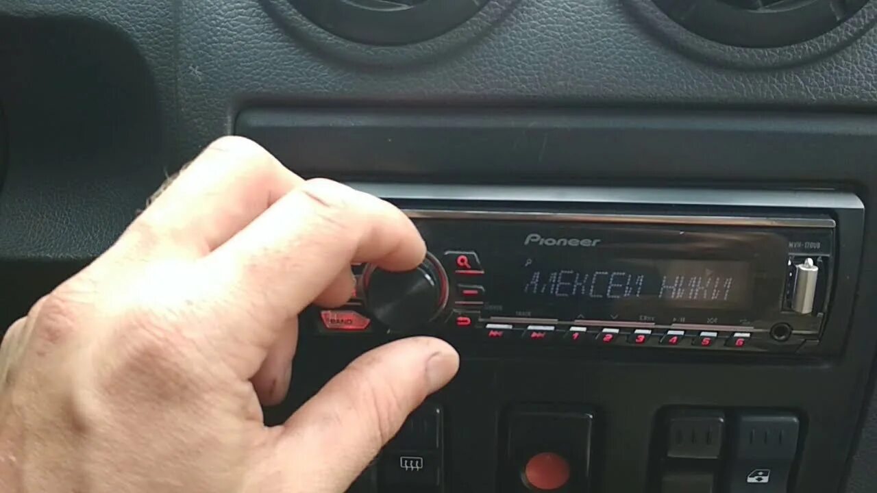 Как переключить магнитолу. Автомагнитола mvh-790se. как настроить магнитолу пионер в машине. настрой магнитолы пионер. настройка магнитолы пионер.