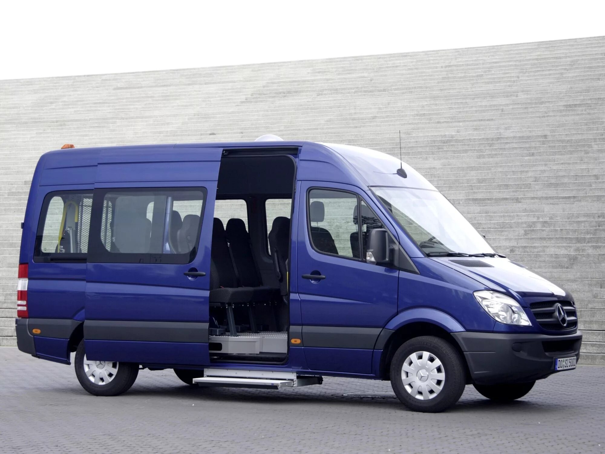 Мерседес спринтер 906 пассажирский. Mercedes-benz sprinter 515. Пассажирский микроавтобус. Мерседес спринтер 2021. Мерседес бенц спринтер классик.