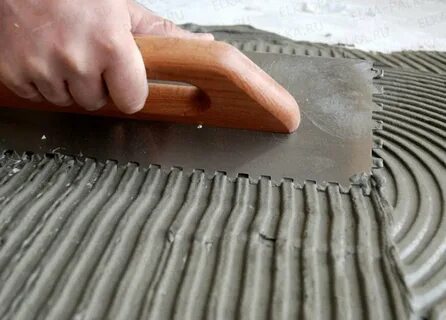 Как разводить клей для плитки на пол