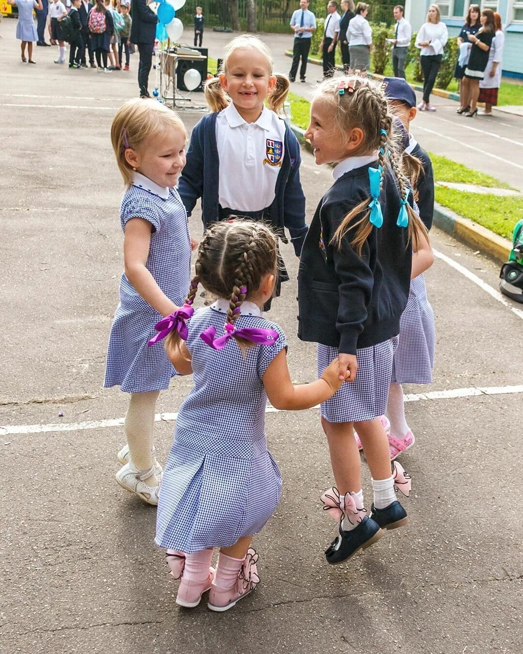 School uniform compulsory. Средний школьный возраст. O school. O school. Школа людвига-швамба и мюльталя, дармштадт, германия.