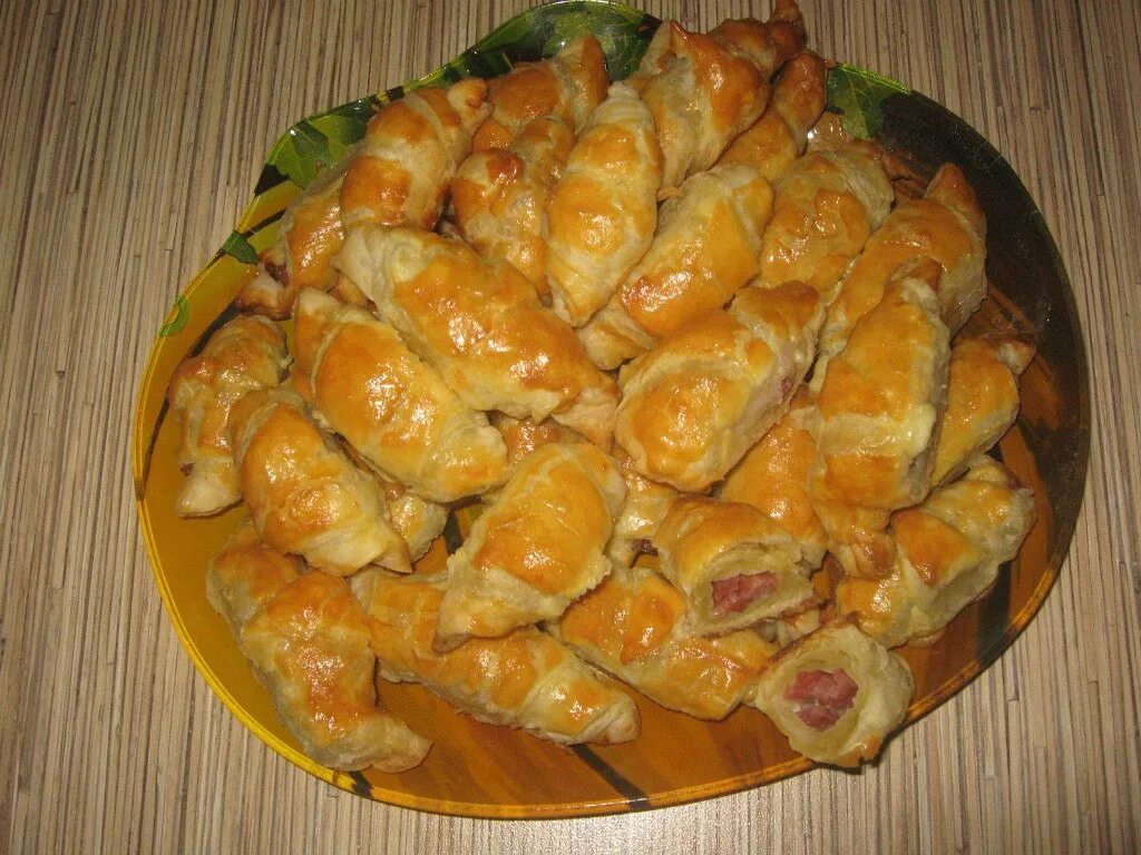 Печенья с джемом посередине. Выпечка булочки. Необычная выпечка. Печеное изделие с начинкой. Печеное изделие с начинкой.
