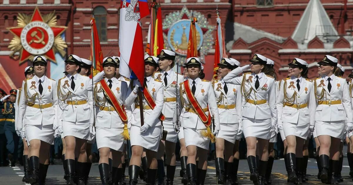 Женщины военнослужащие на параде победы в москве. Девушки в строю. Девушки на параде. Девушки на параде. Женщины в строю все.