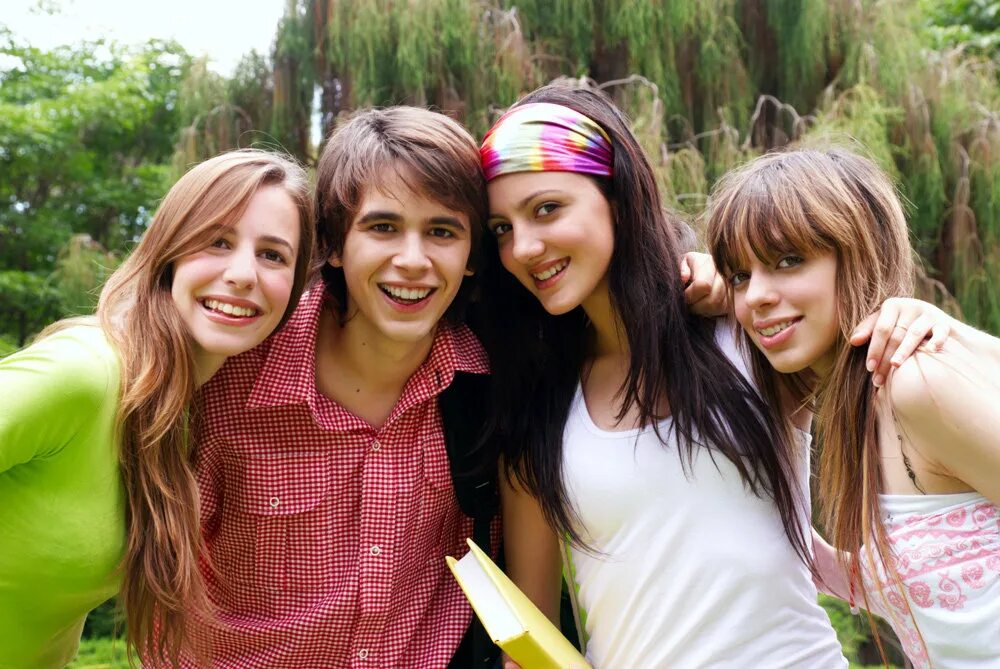 Peers and siblings. Teenage years. Teenage years. Teenage years. Подросток со сверстниками.