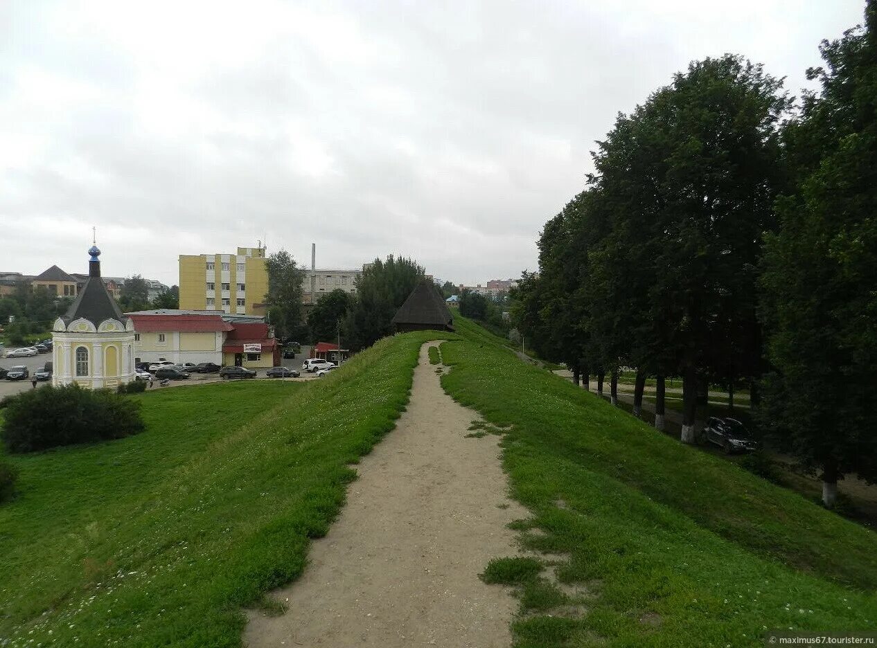 Город на дмитровском. Дмитров набережная. Дмитров набережная канала. Дмитров (Россия) улицы. Дмитровский Дмитровский город Дмитров Вяземский район.