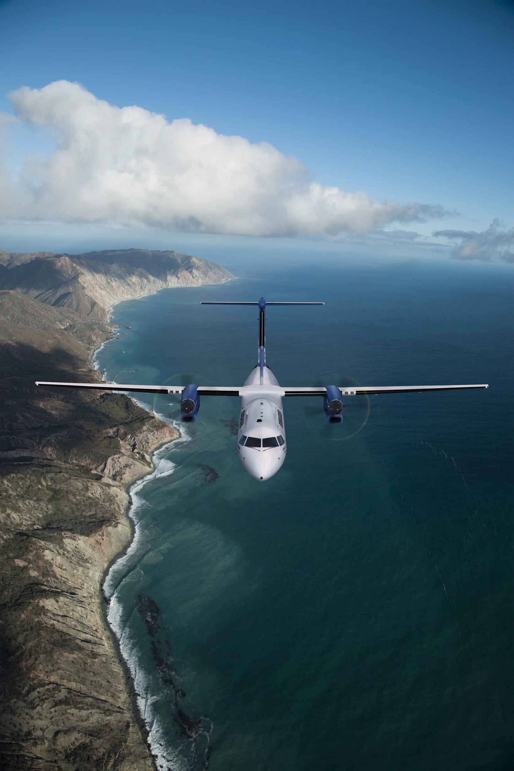 Самолет над водой. На бреющем полете. Бреющий полёт. Бреющий полет самолета. Бреющий полет самолета.