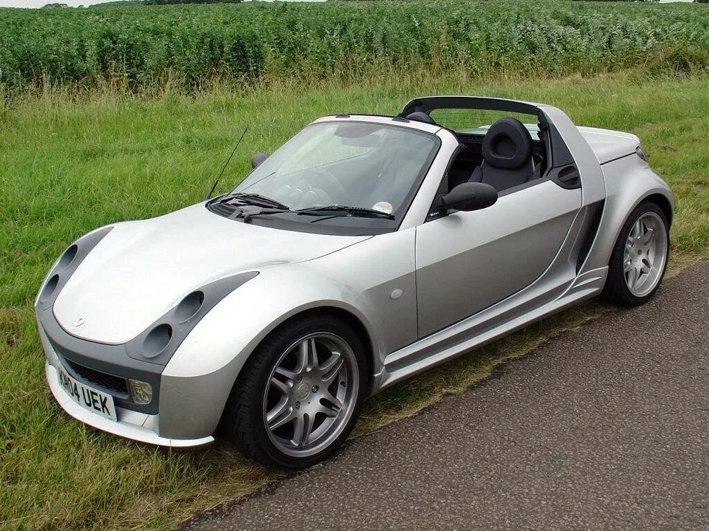 Smart spor. Мерседес смарт родстер. Mercedes Smart Roadster 2003. Мерседес смарт родстер кабриолет. Мерседес смарт родстер 2019.