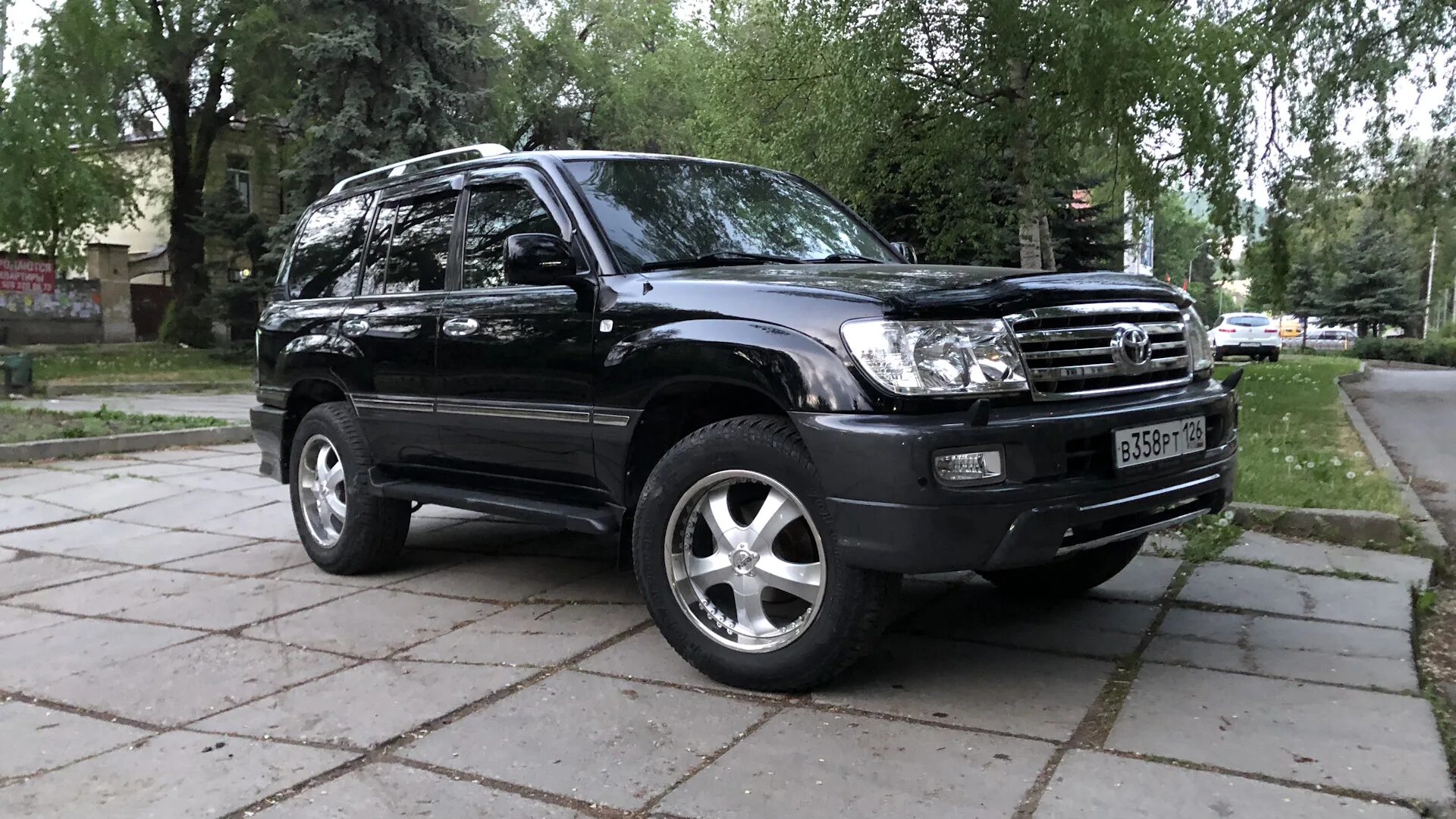 Toyota land cruiser 100. Ленд крузер 100 черный. Toyota land cruiser 100 2007. Ленд крузер 100 черный тонированный. Ленд крузер 100 дизель.