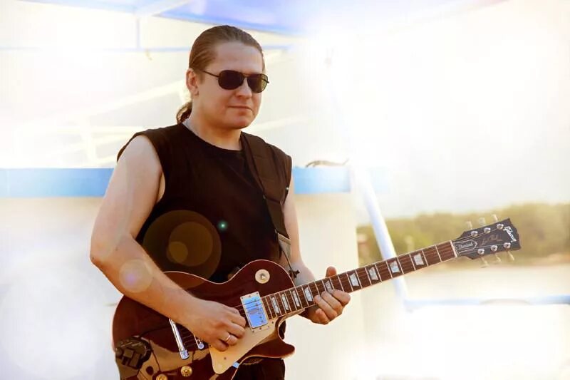 Мирошниченко гитарист. Мирошниченко музыкант.