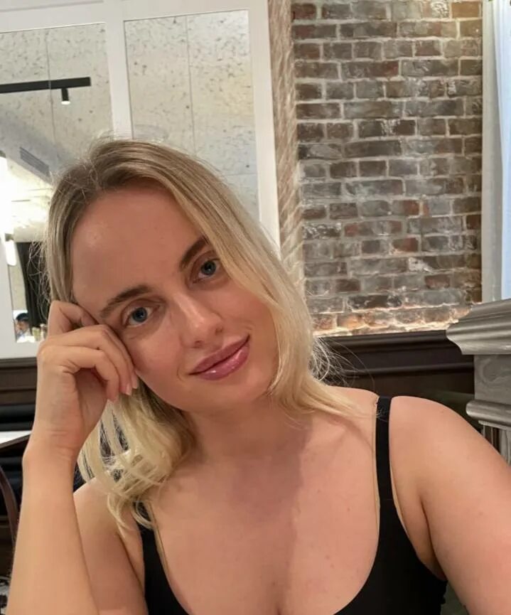 Оксана овсепян 2020. Блоггер оксана овсепян. Блоггер косметолог. Косметолог оксана овсепян. Блоггер косметолог.