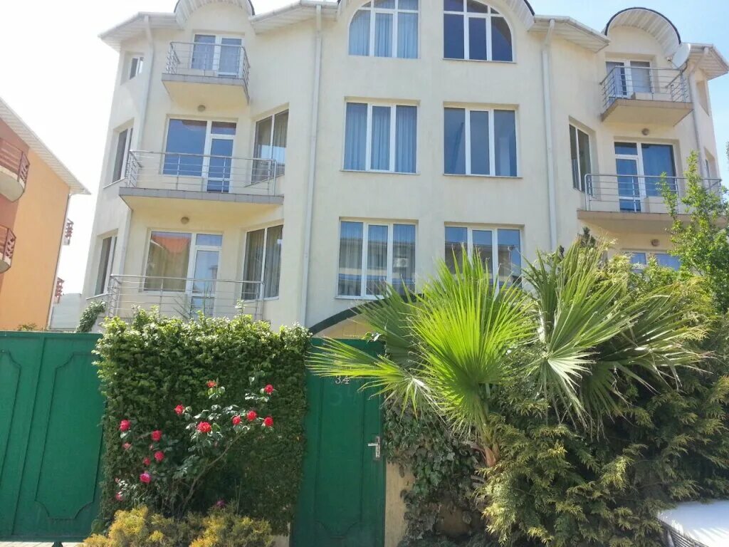 Гостевые дома адлер 2024. Вардане арианна. Адлер отдых 2024 жилье. Отель вариант адлер. Адлер отдых 2024 жилье.