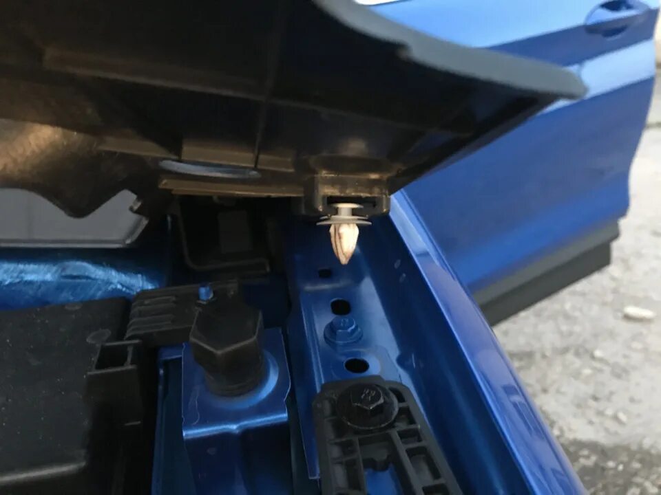 Лампа ближнего света geely coolray. Разъем фары geely coolray. Розетка для галогеновых ламп hb3 geely coolray. Разъем насоса омывателя geely coolray. Лампа ближнего света geely coolray.