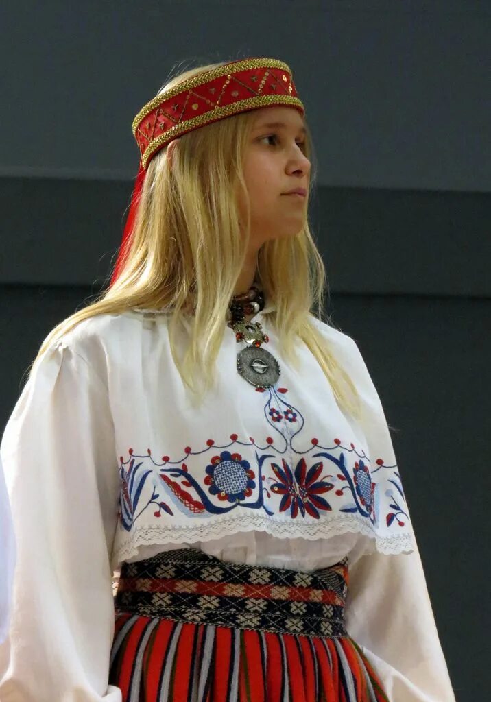 Эстонские женские. Эстонский народ. Эстонский народный костюм. Красивые эстонцы. Национальный латвийский женский головной убор.