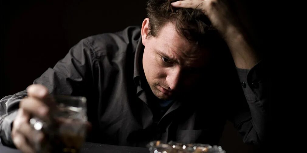 Золофт и алкоголь совместимость. Аппетит после запоя. Аппетит после запоя. Мужчина с похмелья. Аппетит после запоя.