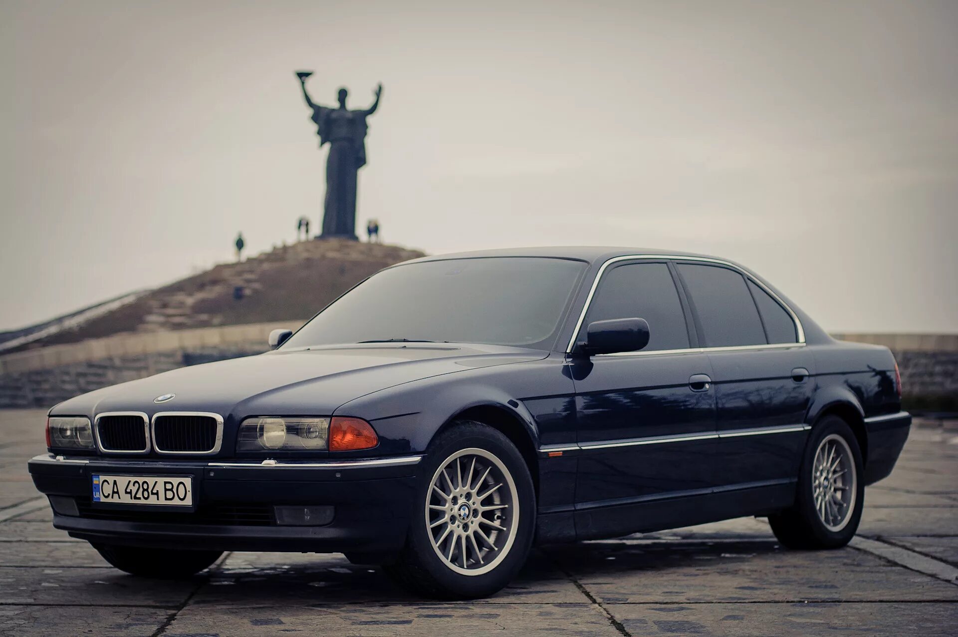 Бу бмв е38. Бмв е38 740. bmw 750i е38. бмв 7 е38. bmw 7 e38 750i.