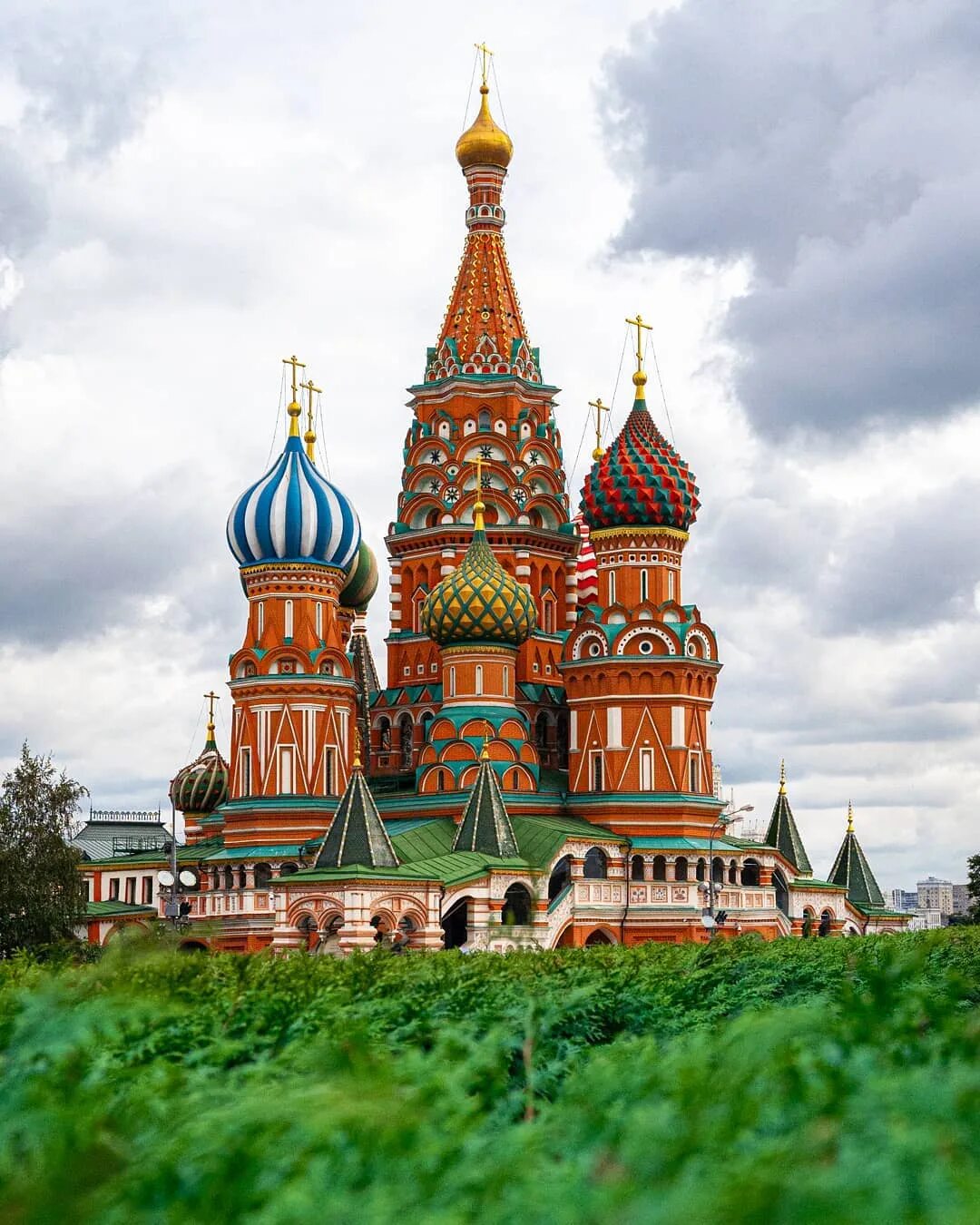 Собор василия. Какие храмы изображены на фотографии. Храм иоанна предтечи в ярославле на 1000 купюре. Собор василия блаженного в москве. Константин тон храм христа спасителя.