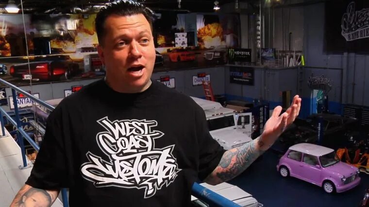 West coast customs машины. Яма кастомс. Надпись вест кост кастомс. Мастерская west coast customs. Вест кост кастомс ведущий.