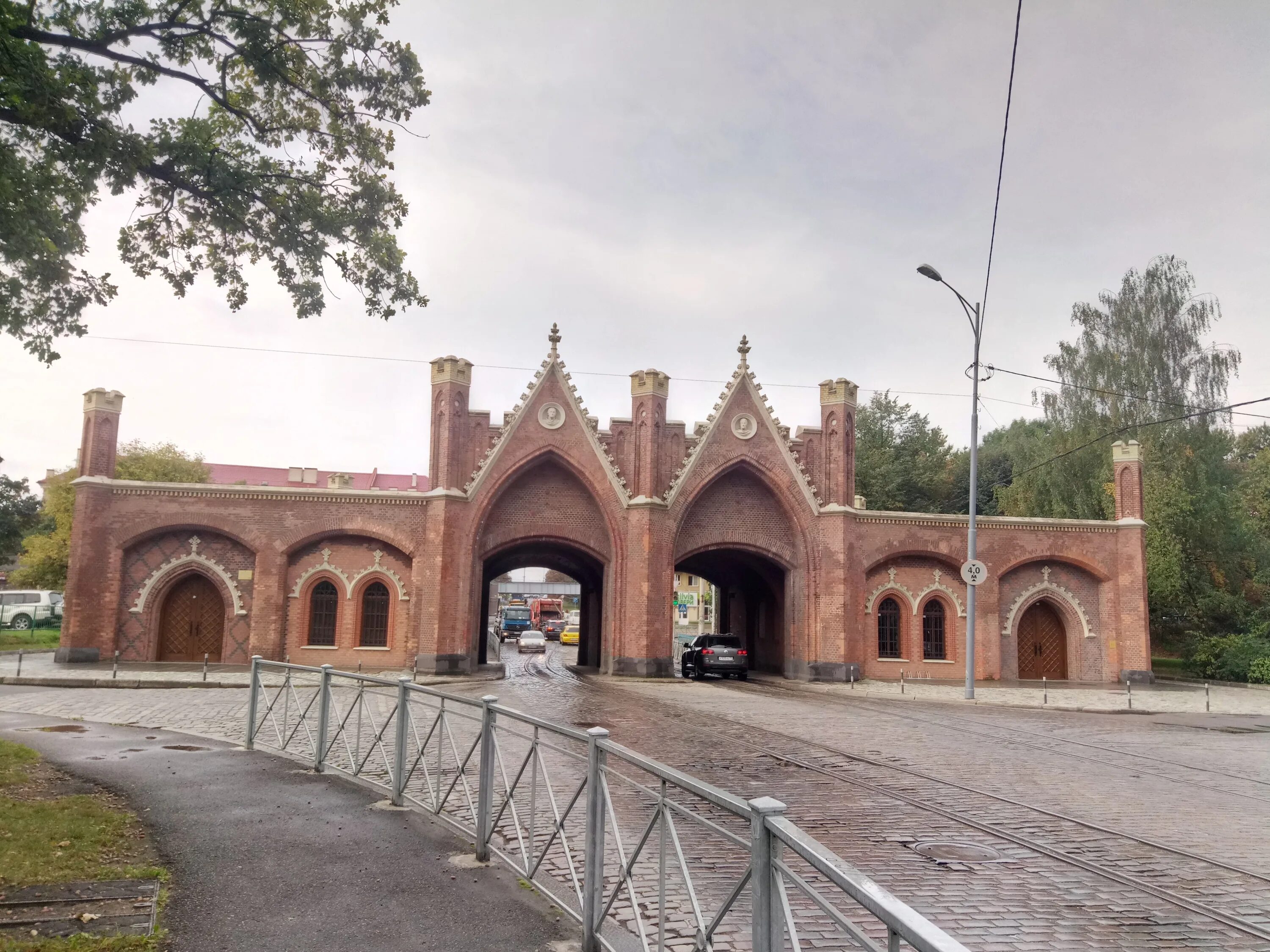 Замок бранденбургских воронеж. Мехелен. Город четырех ворот. Замок райхсбург в кохеме. Бранденбургские ворота калининград.