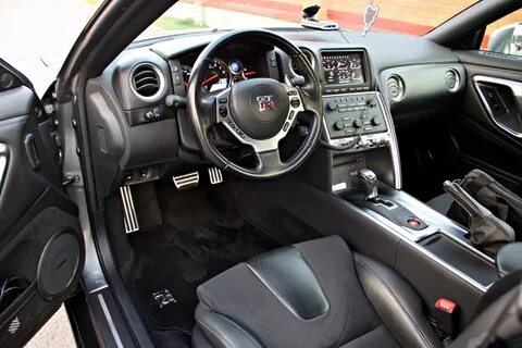 Nissan gtr салон