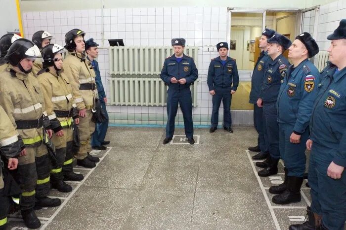 Обязанности пожарного мчс россии. Плакаты караульной службы. Основные задачи караульной службы. Основные задачи караульной службы. Обязанности караулов мчс.