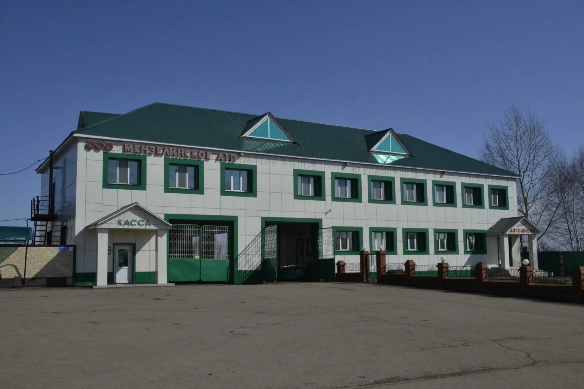 Город мензелинск улица гоголя 25. Сколько градусов в мензелинске. Мензелинск центр города. Мензелинский аэроклуб. Парк мусы джалиля в мензелинске.