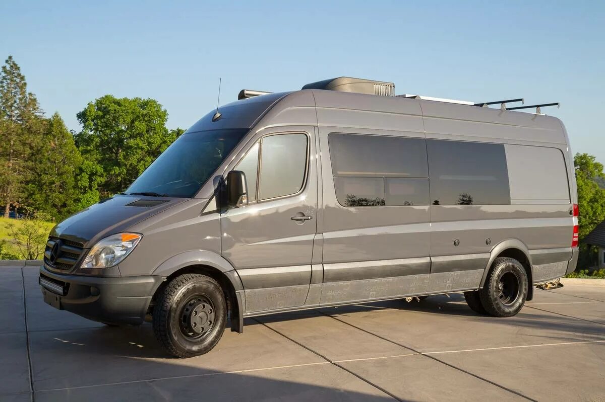 Мерседес спринтер пластиковые. Mercedes-Benz Sprinter 3500. Sprinter 910 van Camper. Airstream Спринтер 2022. Mercedes Sprinter 2008 Camper.