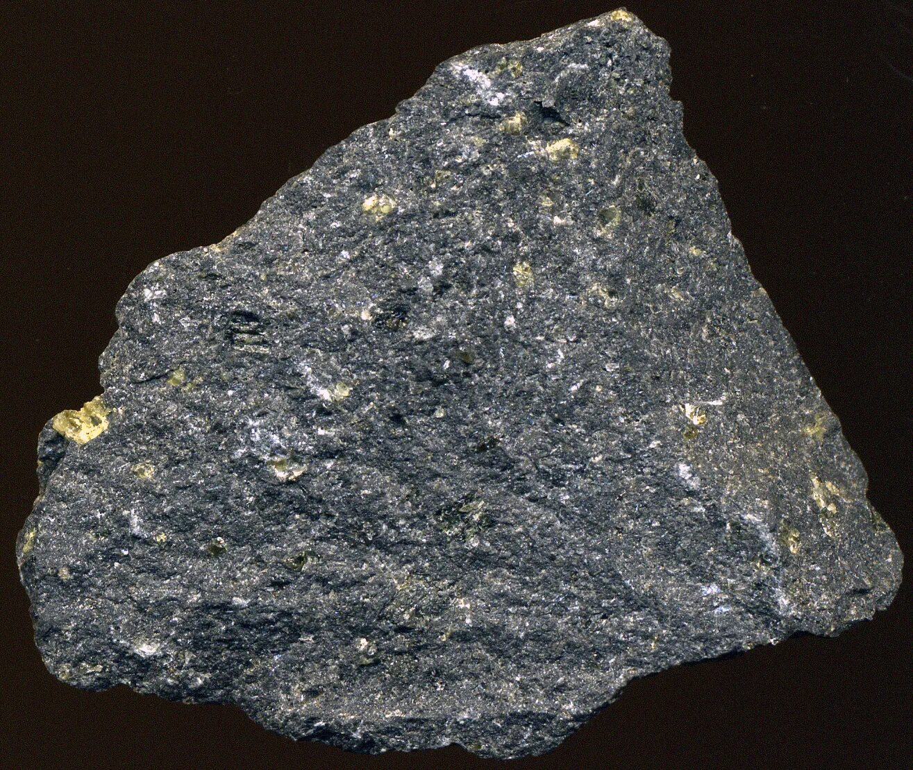 Что такое базальт. Базальт горная порода. Толеитовый базальт. Базальт порода. Вулканический базальт камень.