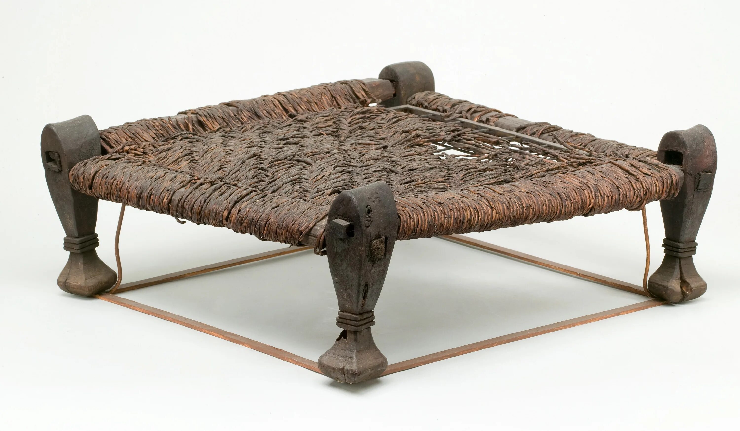 ложе кровать древний рим. мебель древнего египта кровать. первые кровати. доисторическая кровать. первые кровати.