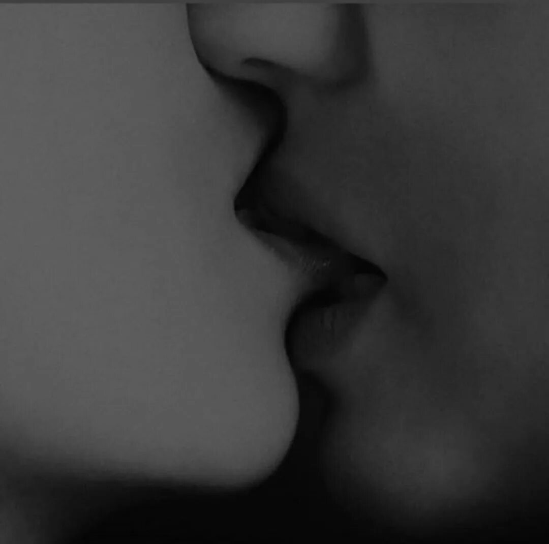 Страсть рисунок. Губы фанфик. Губы фанфик. Самый сладкий поцелуй. Ceejles леди баг и супер кот комиксы.