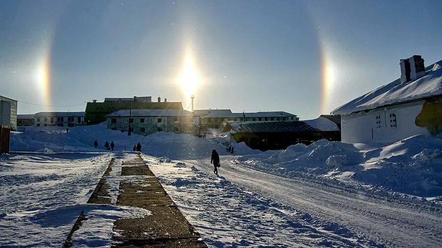 Поселок Диксон Таймыр. Диксон посёлок городского типа. Диксон Северный поселок. Диксон посёлок городского типа Северное сияние.