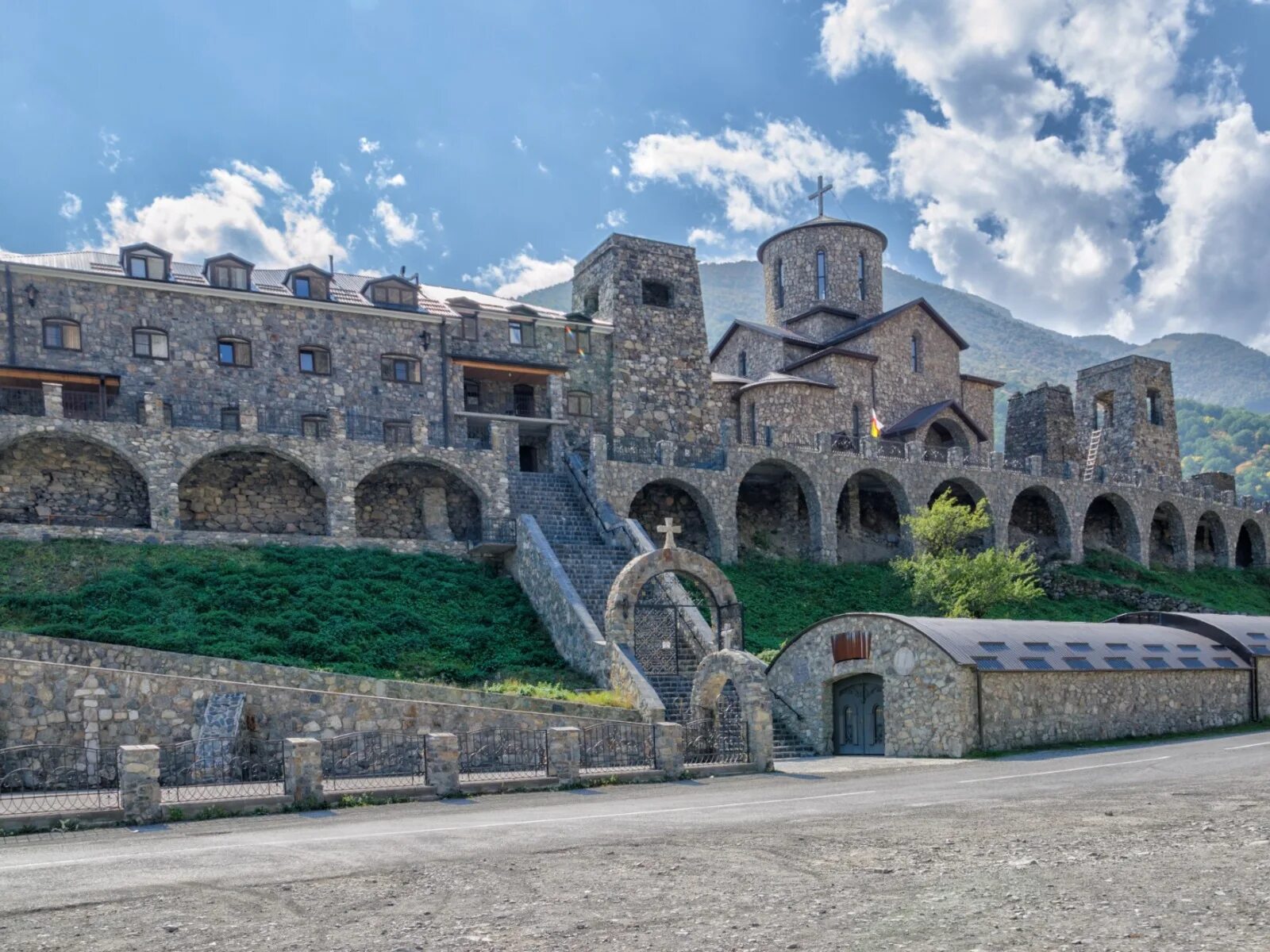 Аланский монастырь северная осетия. Аланский свято-успенский мужской монастырь. Фиагдон монастырь северная осетия алания. Аланский успенский мужской монастырь северная осетия. Аланский мужской монастырь северная осетия.
