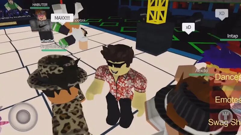 Бесплатные roblox на android. РОБЛОКС на телефоне. Roblox телефон. Тело РОБЛОКС. Как играть в РОБЛОКС на телефоне.