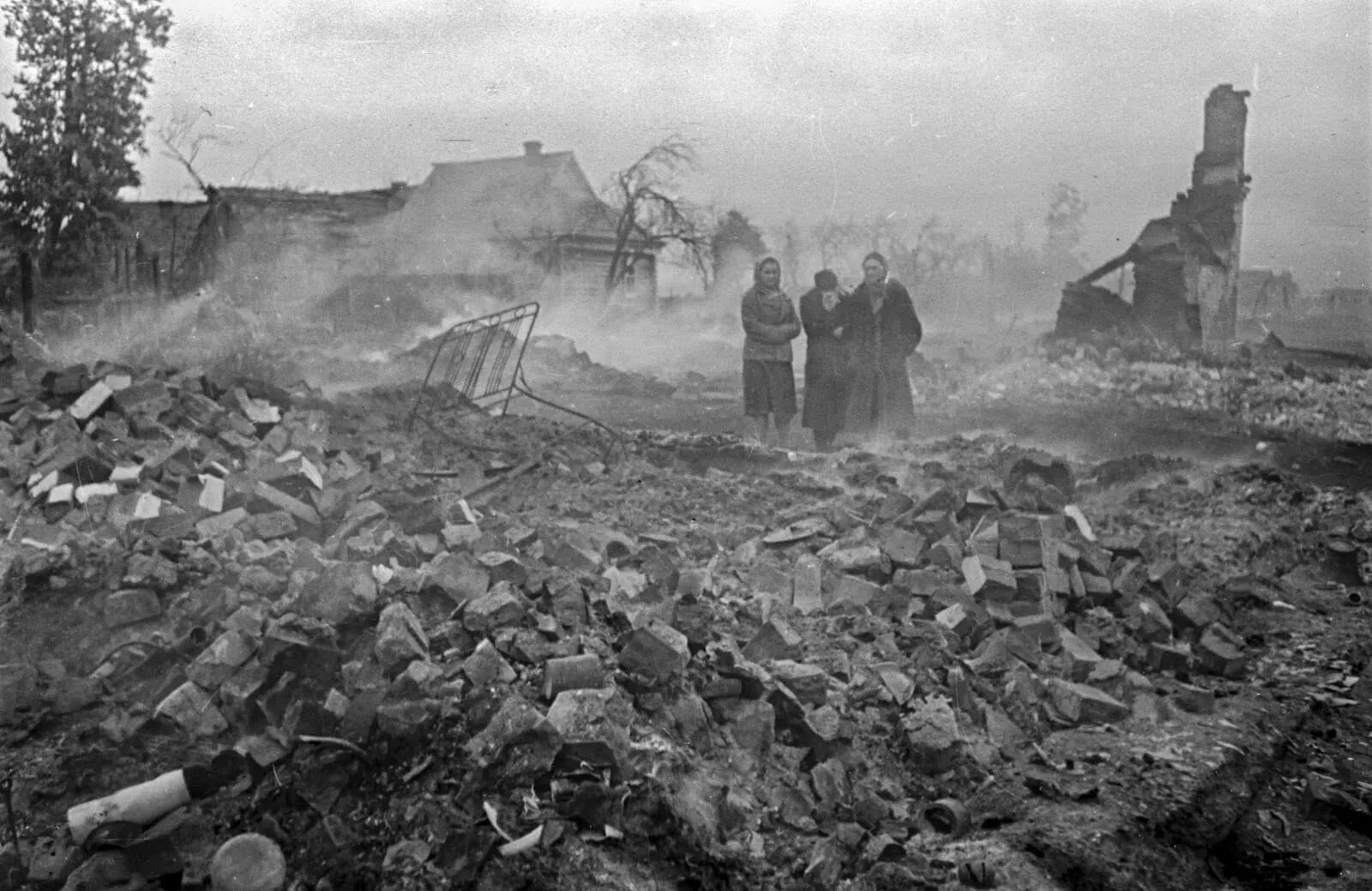 Деревня мирных жителей. Сожженные города деревни в годы войны 1941-1945.