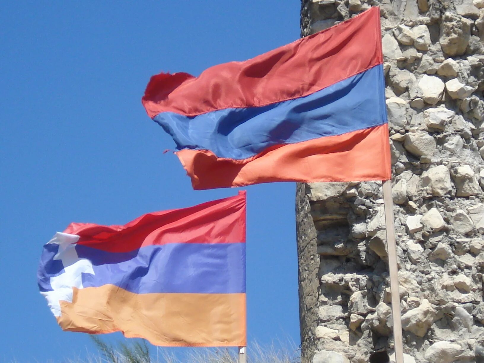 Арцах 2024. Арцах Армения флаг армянски. Флаг Армении и Нагорного Карабаха. Армянский и Арцахский флаг. Арцах Нагорный Карабах флаг.