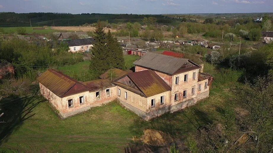 Усадьба романово. Первоавгустовский Дмитриевского района. Первоавгустовский Курская область Дмитриевский район. Поселок Первоавгустовский Дмитриевского района Курской области. Поместье Романовых Дерюгино.