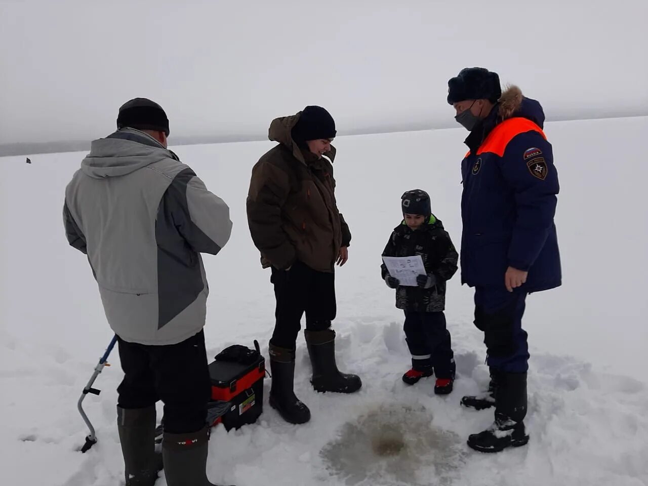 Ледяная обстановка. Состояние льда. Толщина льда на озере. Состояние льда. Ледовая обстановка на псковском озере сейчас.