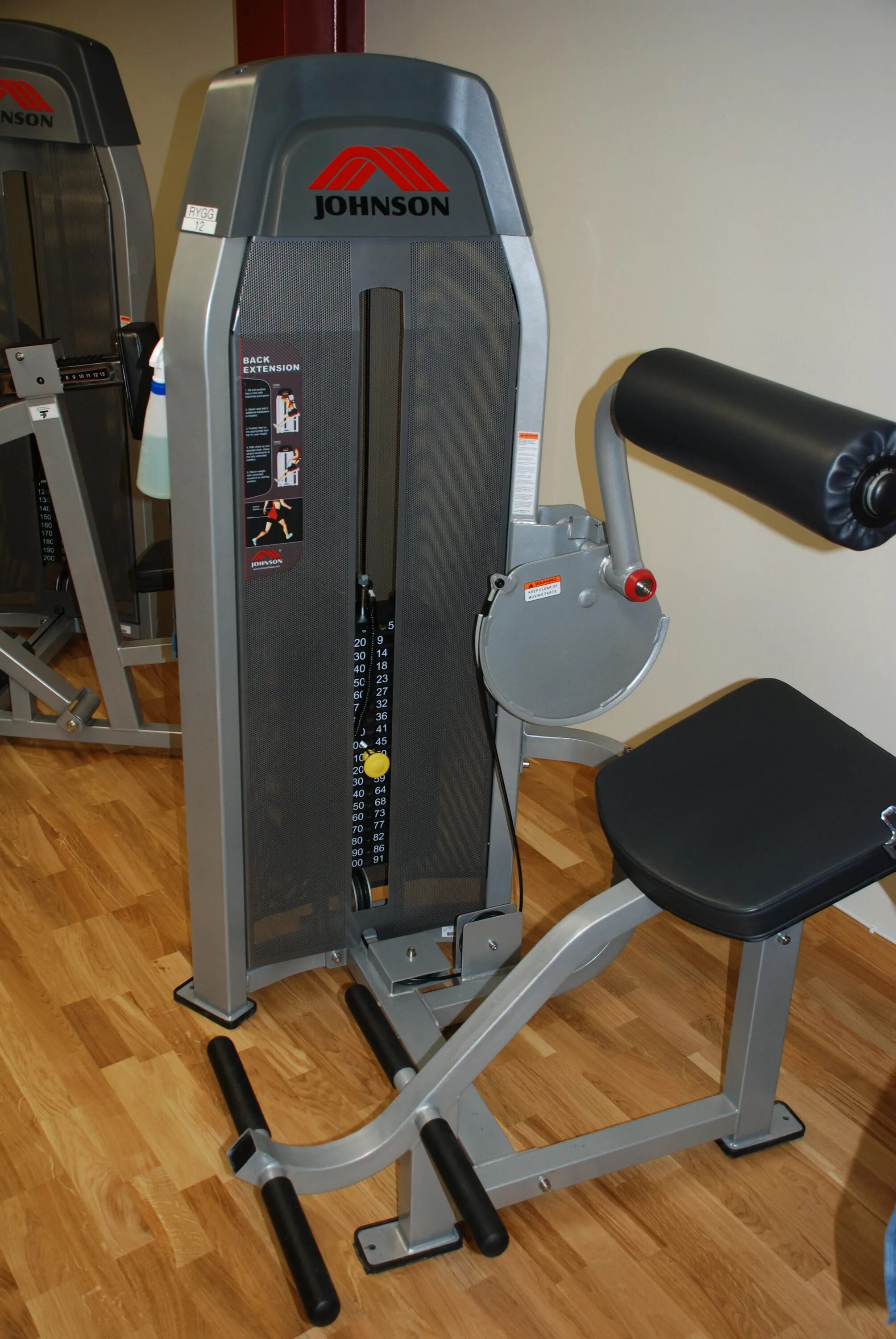 Обратная гиперэкстензия foreman 821. Extends back. Гиперэкстензия mt-400. Гиперэкстензия упражнение на спину. Тренажер "гиперэкстензия".