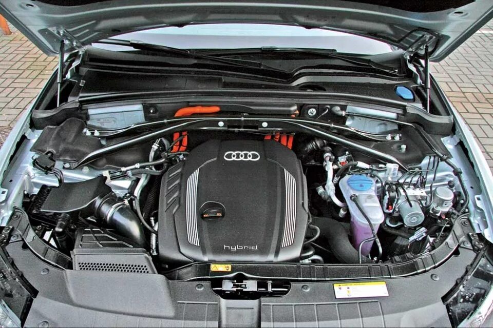 Ауди q5 какой двигатель. Audi q5 под капотом. подкапотное ауди q5. моторный отсек на ауди ку5. audi q5 hybrid.