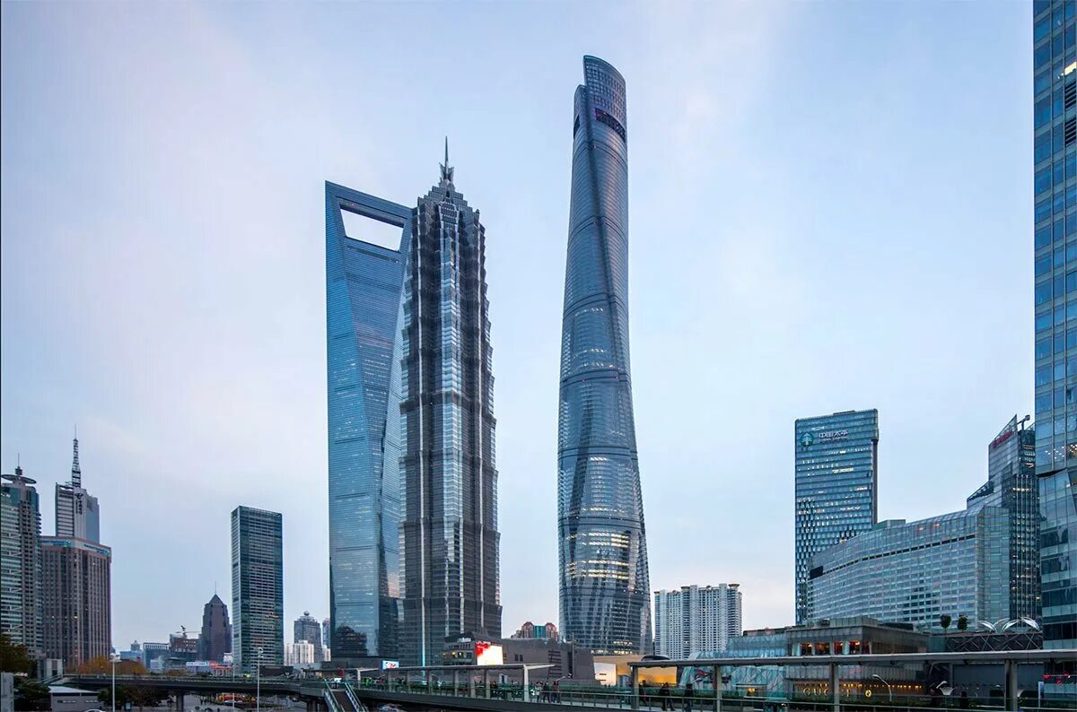 Самое высокое здание название. Башня Шанхай Тауэр. Шанхай ТОВЕР небоскреб. Небоскрёб Шанхай Тауэр.. Шанхайская башня 650 метров.