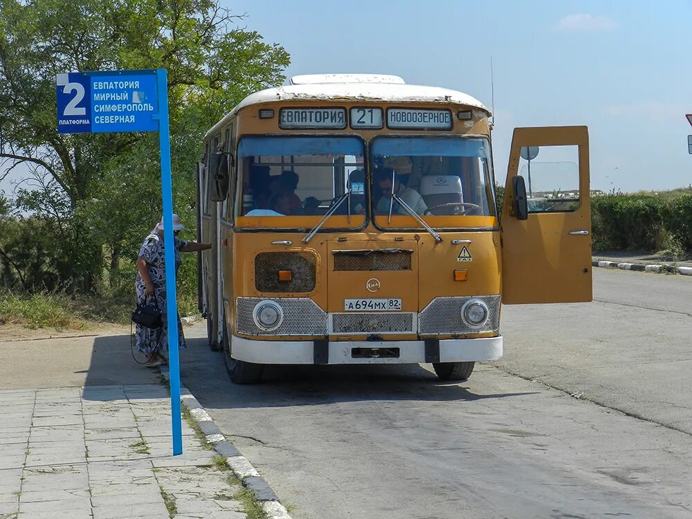 Евпатория общественный транспорт. Автобус Евпатория. Евпатория 2000 год. Автобус Крым. Автобус Евпатория Мирный.