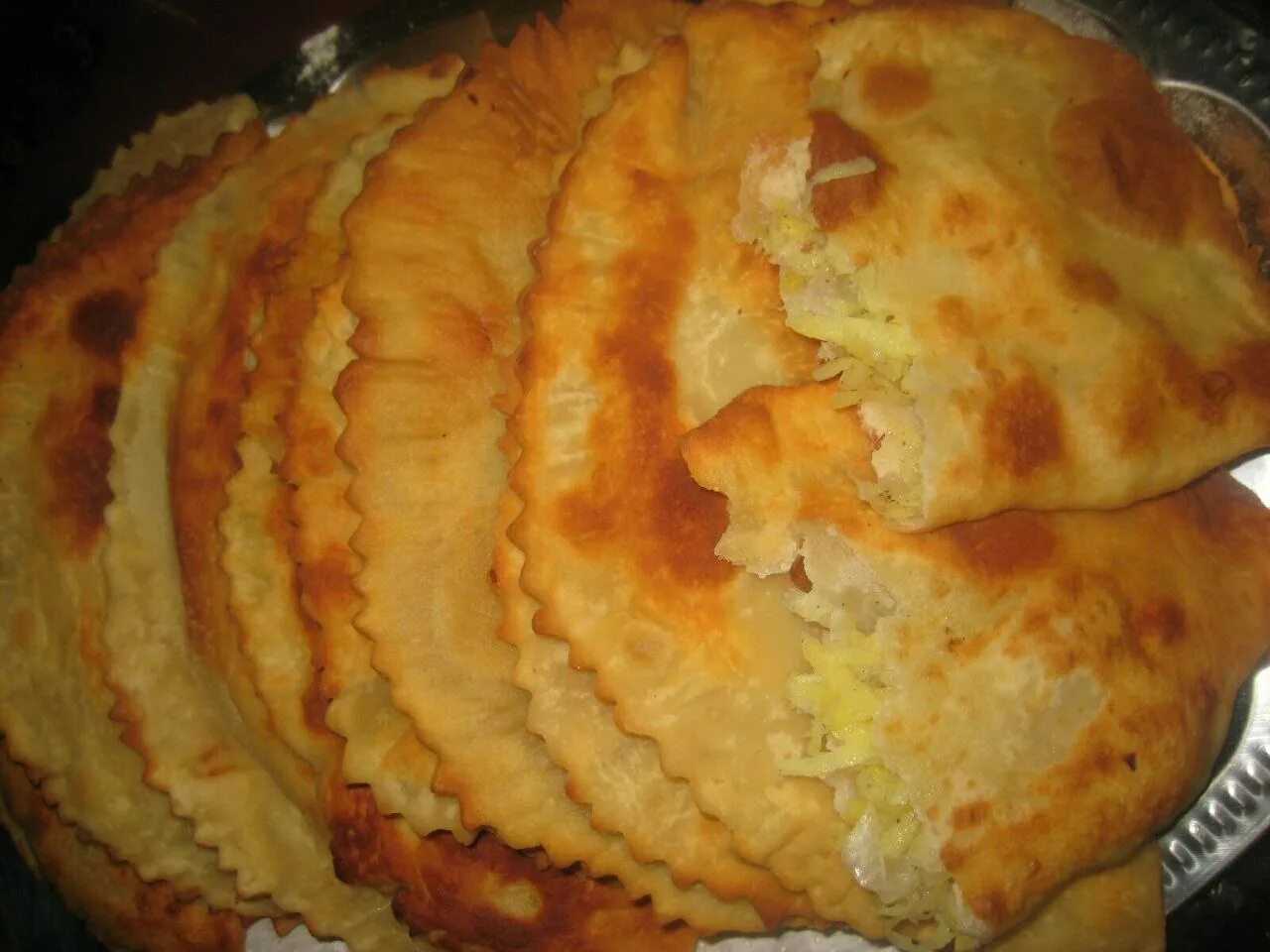 Чебуреки с картошкой и сыром. Чебуреки с картошкой и сыром