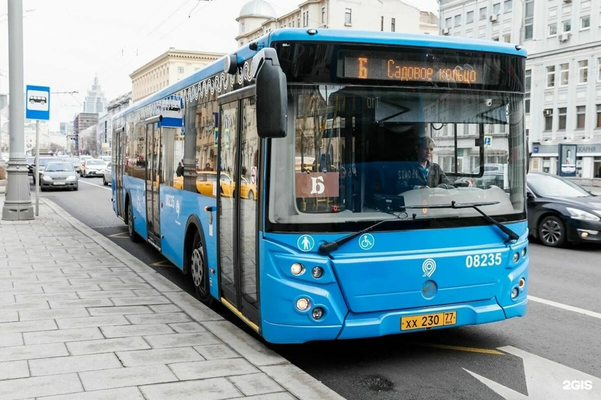 Транспорт москвы в реальном. Автобус Москва. Московский автобус. Автобус б. Общественный транспорт Москвы.